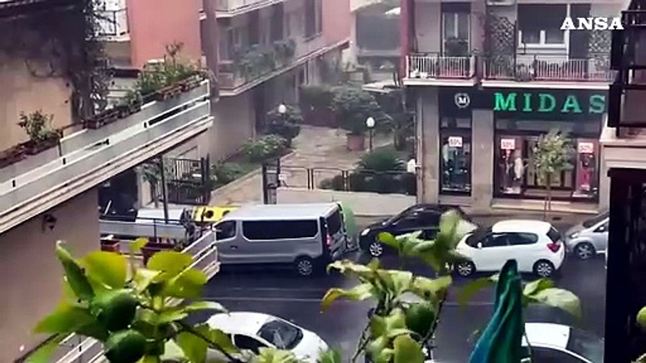 Bomba d'acqua a Roma, forte pioggia e allagamenti