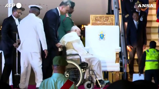 Papa Francesco sbarca a Port Moresby, in Papua Nuova Guinea
