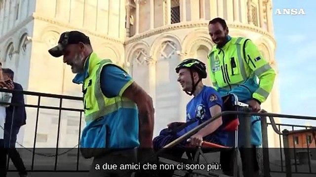 Giovane con disabilita' sulla torre di Pisa: Si realizza un sogno