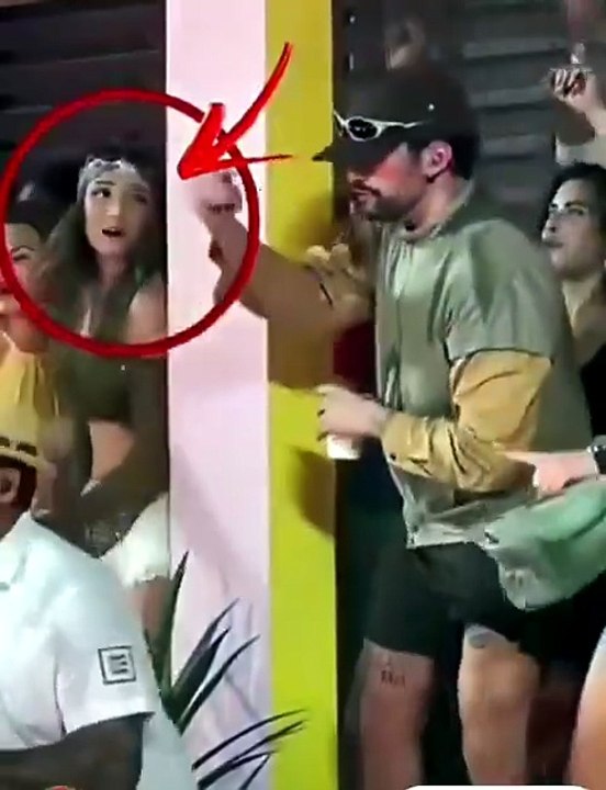 Elle fait tout pour attirer Bad Bunny, sans succès !