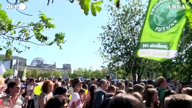 Clima: Fridays for Future, migliaia di persone sfilano a Berlino