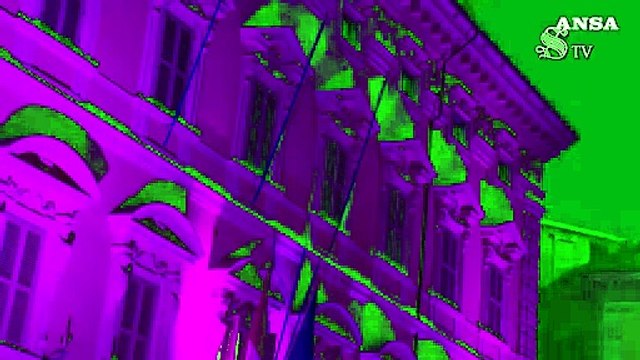 La facciata del Senato illuminata di viola per la Giornata dell'Alzheimer