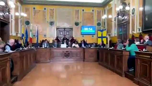 Consiglio comunale, duro botta e risposta sulla sicurezza. Interviene anche il sindaco Guerra - Video