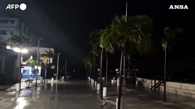 L'uragano Milton arriva in Messico, pioggia e forti venti