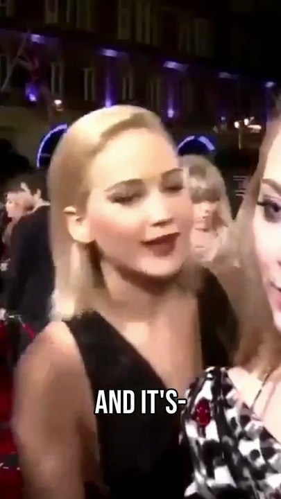 Jennifer Lawrence’s Red Carpet Moment Goes Sideways