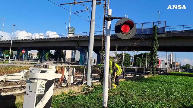 Padova, 12enne investita da un treno merci: e' gravissima