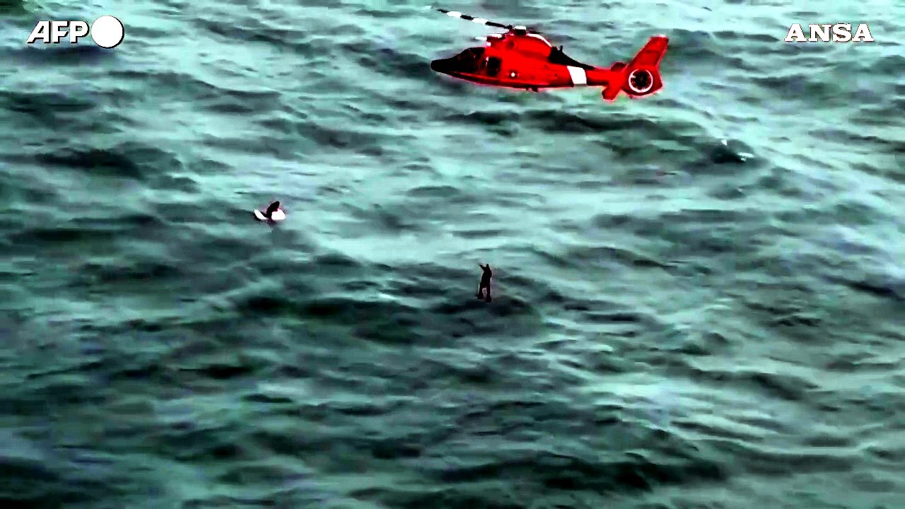 Uragano Milton, la guardia costiera recupera un uomo in mezzo al mare
