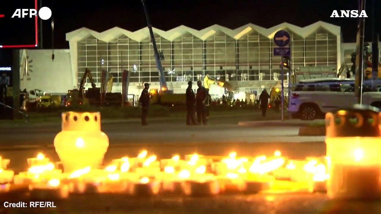 Serbia, il lutto per il crollo alla stazione di Novi Sad
