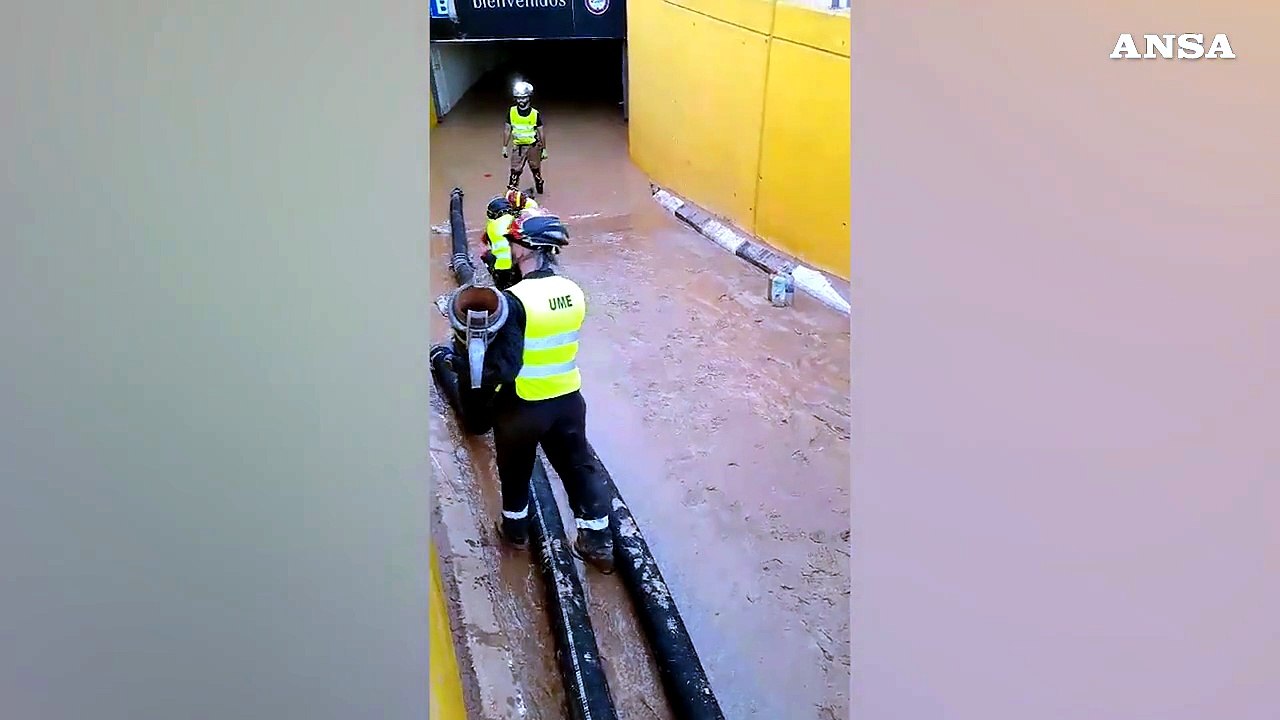 Maltempo Spagna, tragedia nel parking al centro commerciale: "E' un cimitero"