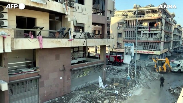 Libano, raid notturni israeliani sulla periferia sud di Beirut: danni e macerie