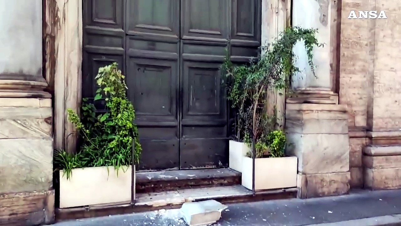 Roma, crolla porzione della facciata della basilica di San Giacomo a via del Corso