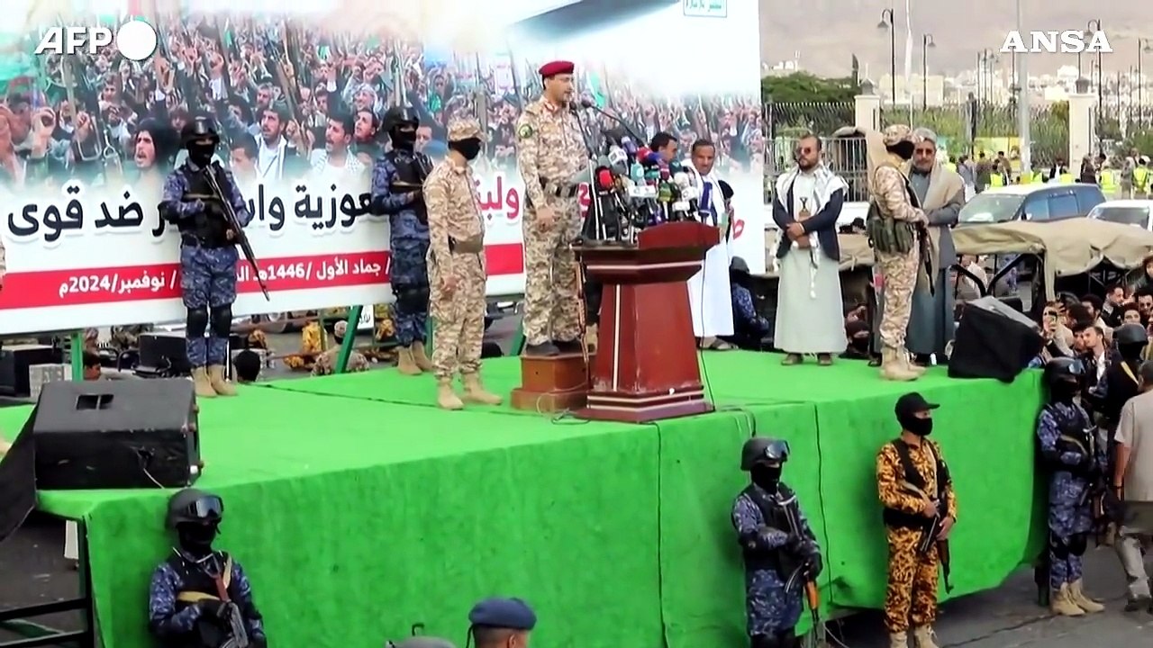 Yemen, Houthi in piazza a sostegno di Palestina e Libano