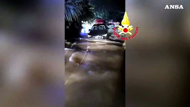Maltempo in Sicilia: strade interrotte, allagamenti e auto in panne nel Siracusano