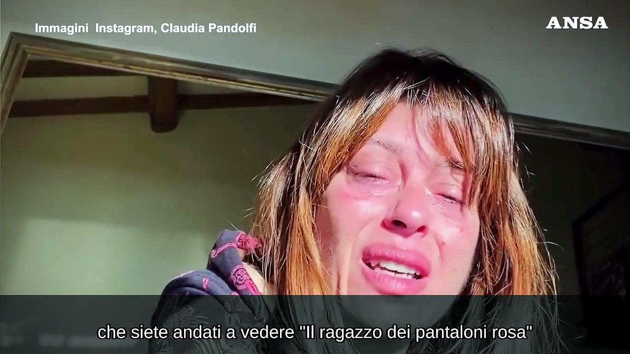 Claudia Pandolfi in lacrime per le vittime di bullismo