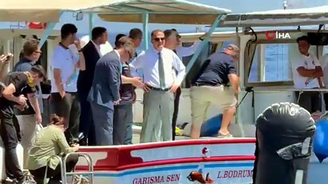 Muğla Valisi Akbıyık’ı denizde yunuslar karşıladı