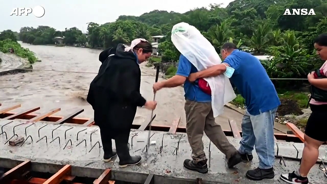 Honduras, la tempesta tropicale Sara si abbatte sul nord del Paese