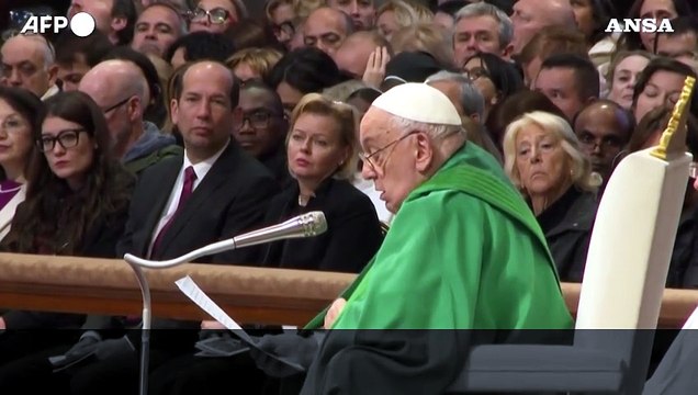 Papa Francesco celebra la Messa nella Giornata dei poveri