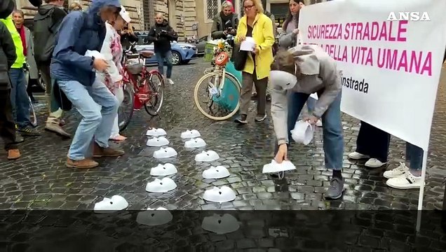 Flash-mob a Roma contro il nuovo codice della strada: Questa riforma non aiuta