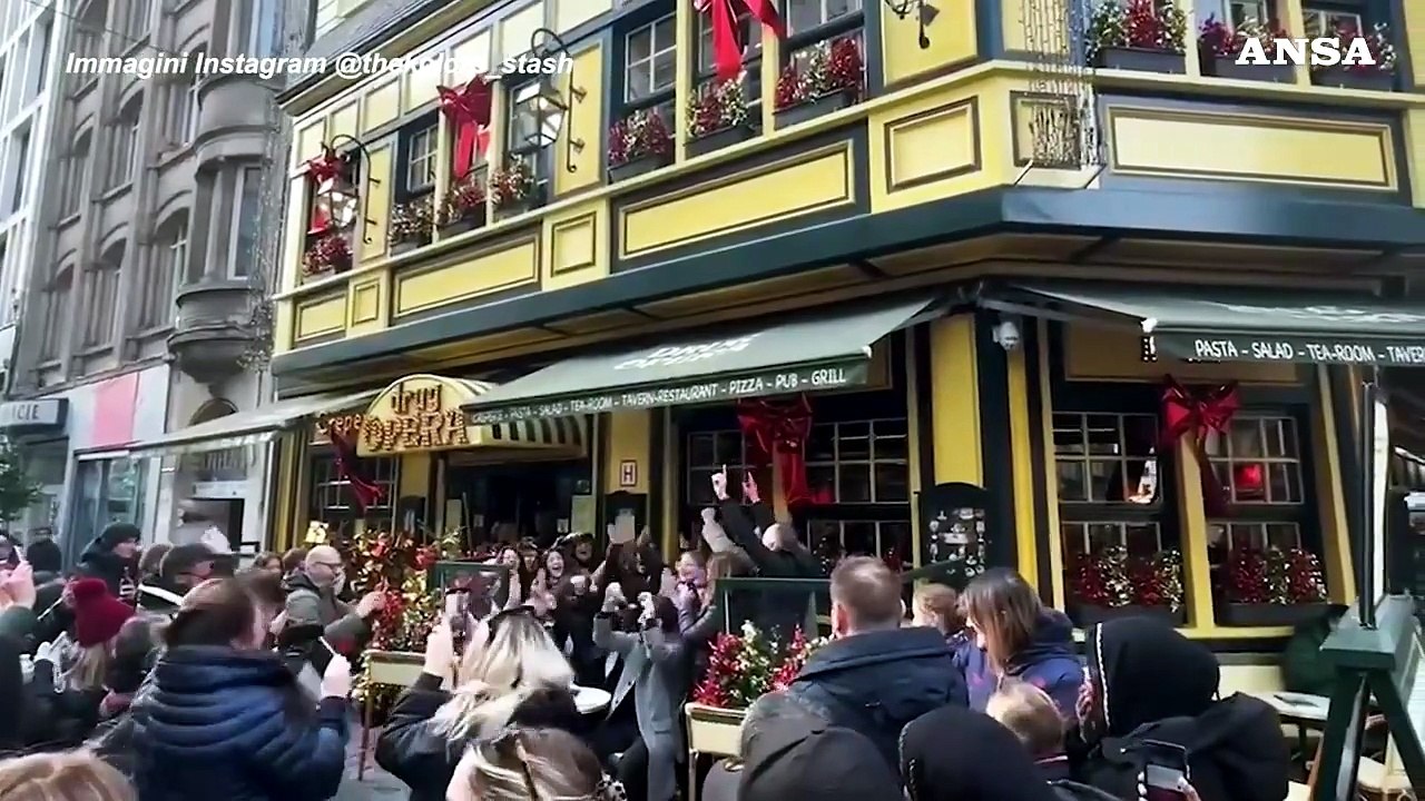 Sanremo, le reazioni dei cantanti in gara annunciati da Carlo Conti