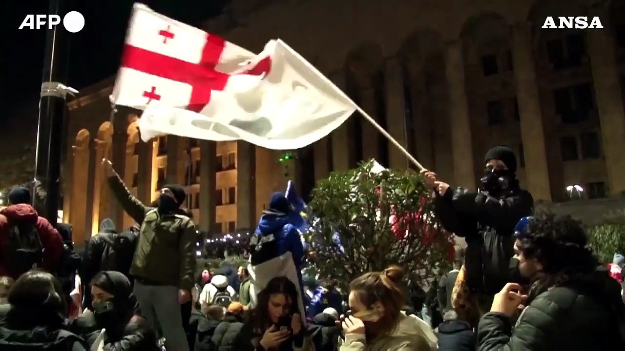 Georgia, la polizia respinge i manifestanti pro-Ue a Tbilisi