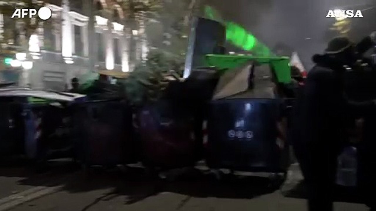 Georgia nel caos, proseguono le proteste a Tbilisi
