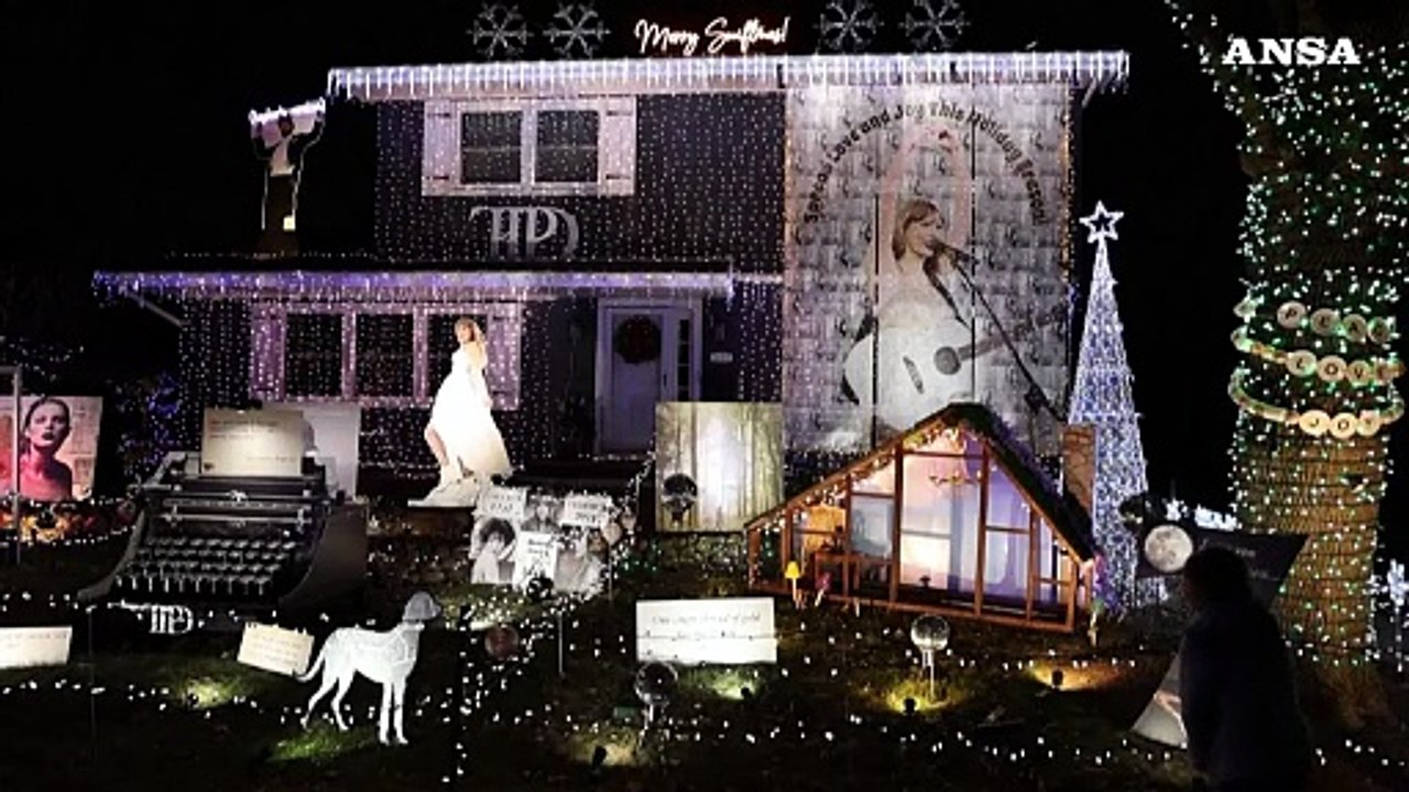Usa, torna la casa natalizia a tema Taylor Swift