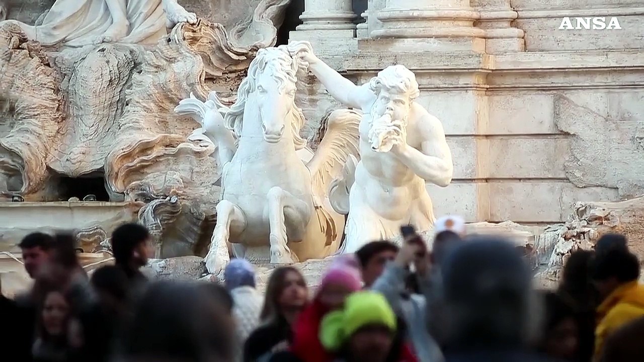 Giubileo, restaurata la fontana di Trevi