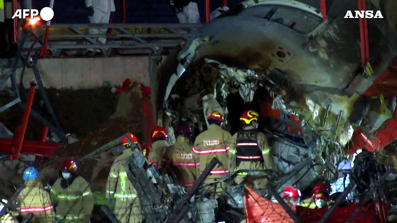 Aereo si schianta in Corea del Sud, almeno 176 le vittime