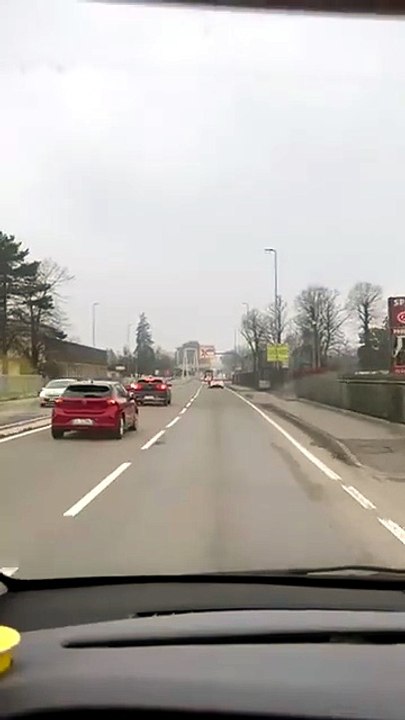 Video Cade Dalla Macchina