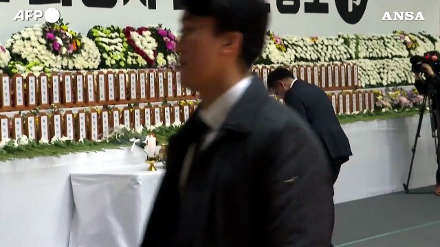 Corea Sud, l'omaggio del presidente ad interim alle vittime dell'incidente aereo