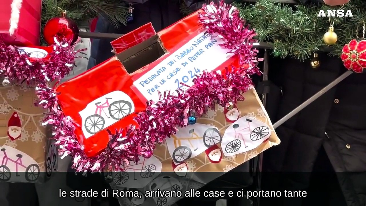Roma, centinaia di Babbo Natale in bicicletta per Peter Pan odv
