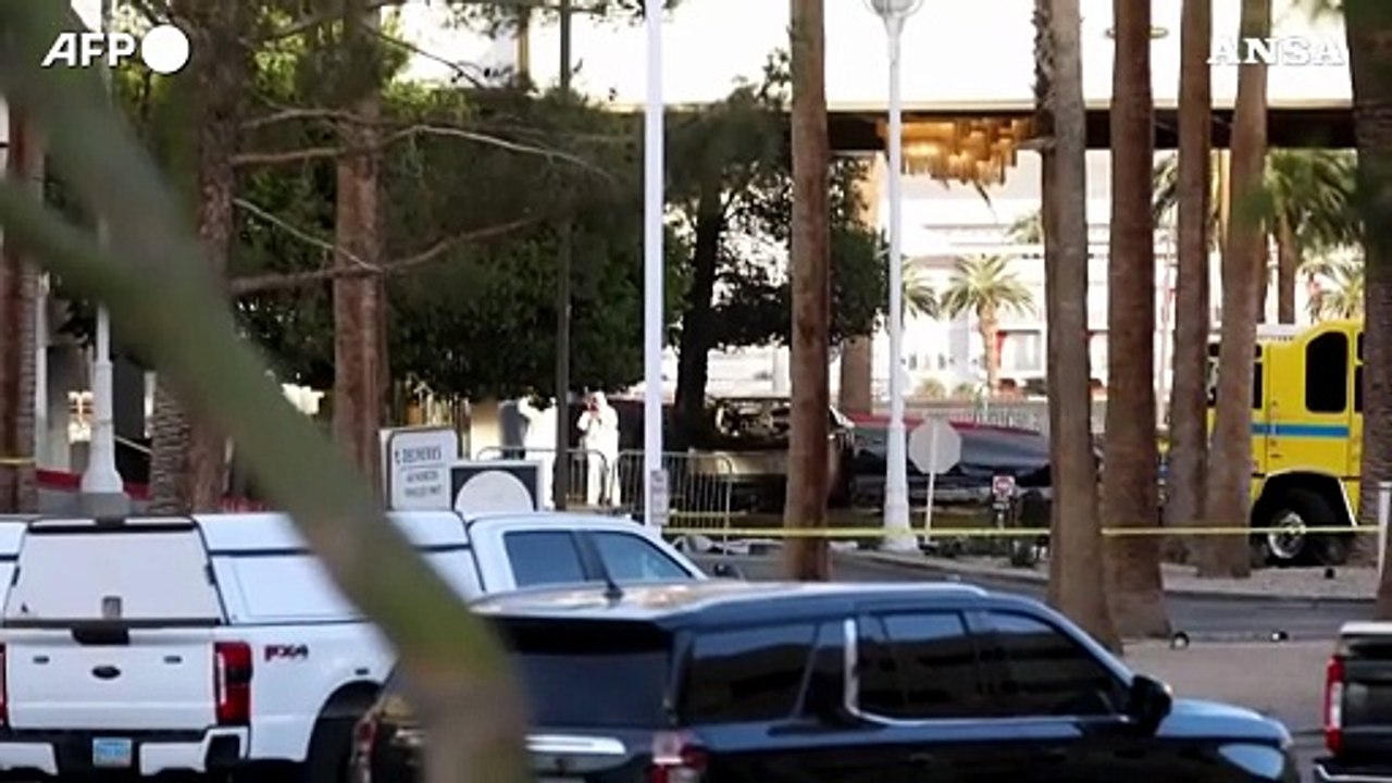 Las Vegas, la polizia indaga sull'esplosione di una Tesla davanti al Trump Hotel