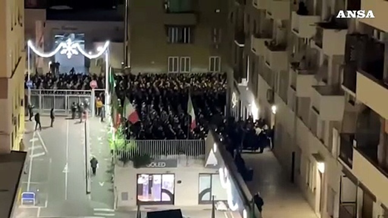 Acca Larenzia, un migliaio di persone davanti all'ex sede del Msi