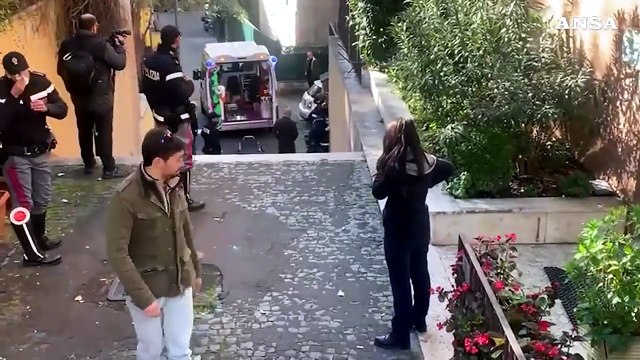 Precipita nel vano ascensore di una clinica a Roma, e' grave