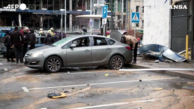Ucraina, abbattuti missili balistici russi ma cadono su Kiev: vittime