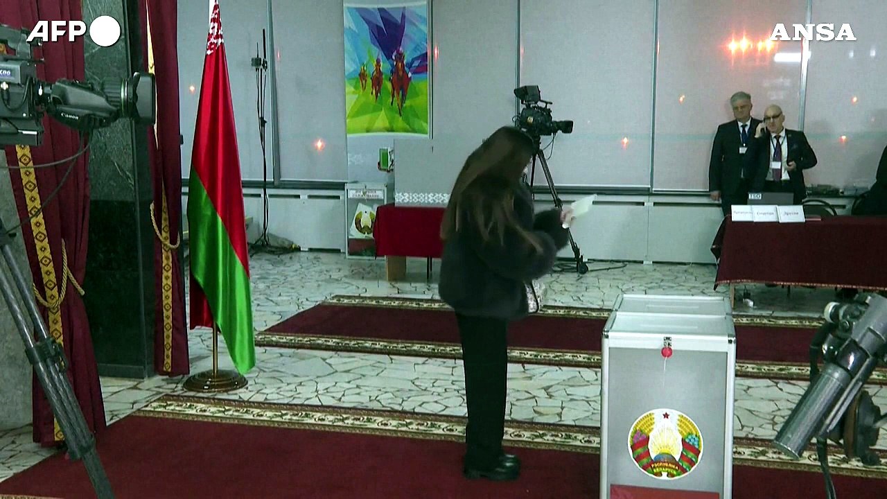 Urne aperte in Bielorussia, Lukashenko punta al settimo mandato