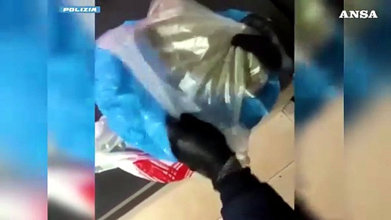 Milano, coltivava droga in una serra allestita in casa: arrestato 29enne