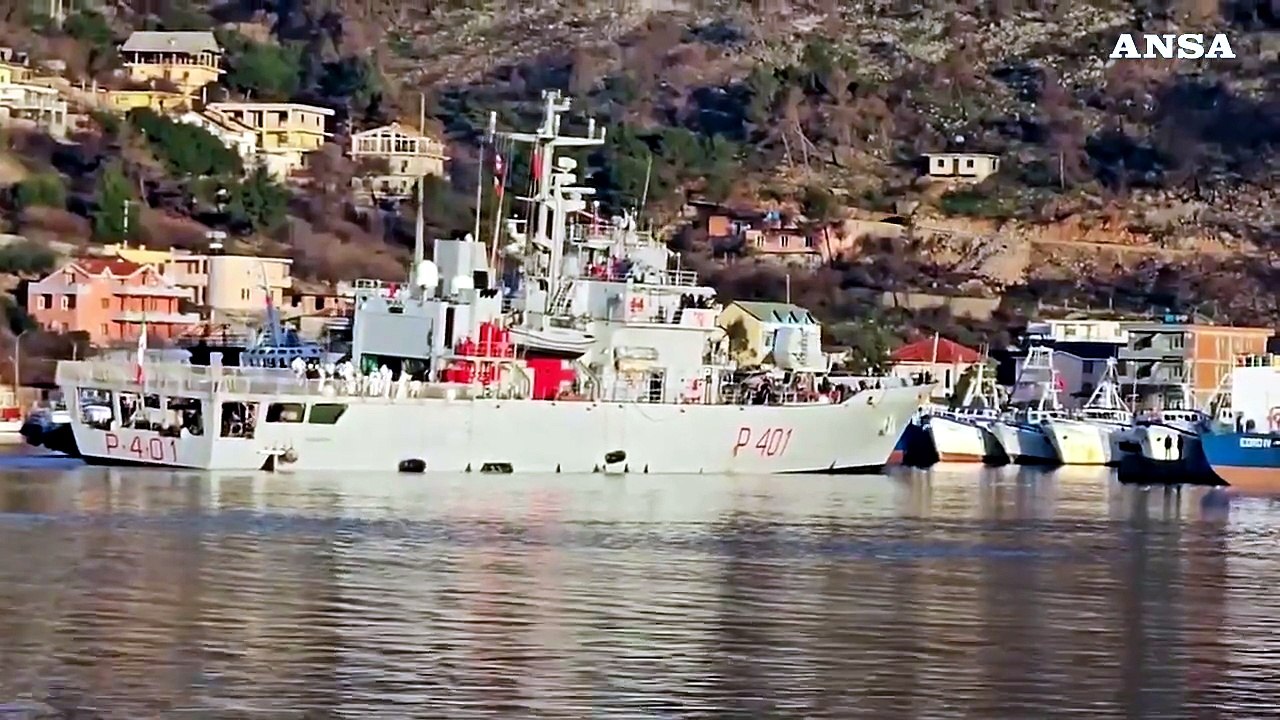 La nave Cassiopea e' arrivata in Albania con 49 migranti