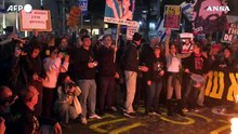 Manifestanti in piazza a Tel Aviv per il rilascio degli ostaggi