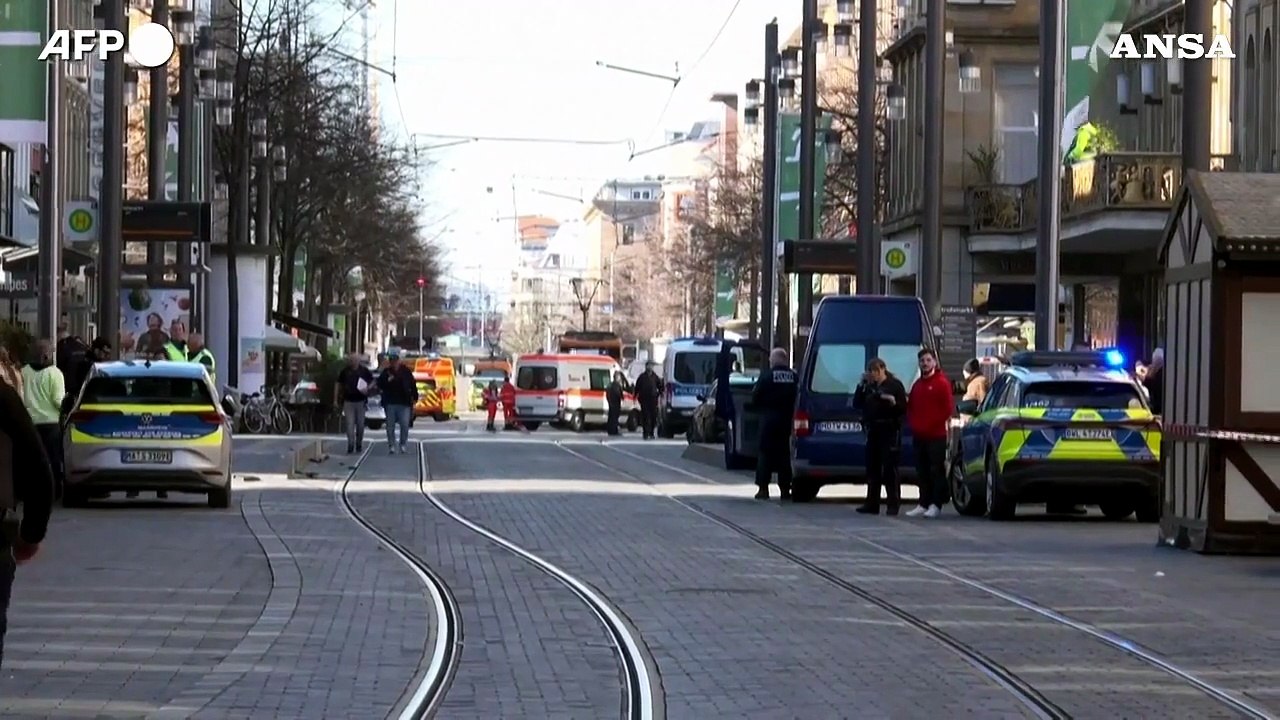 Germania: auto contro la folla a Mannheim, arrestato un uomo