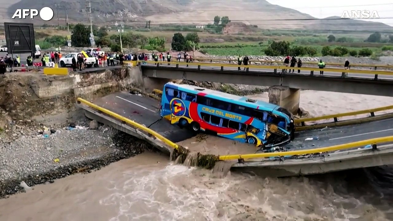 Peru', almeno due morti e 40 feriti per il crollo di un ponte