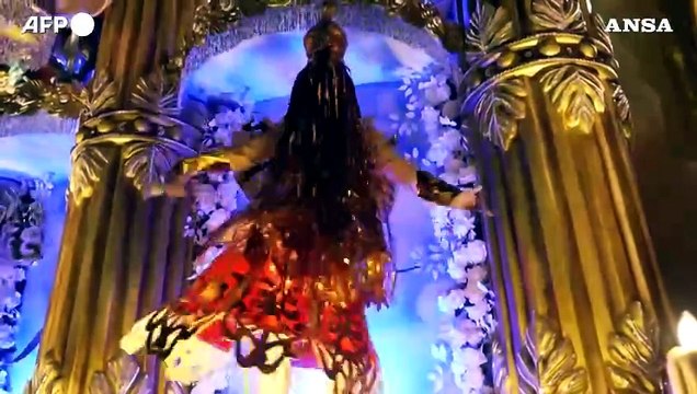 Carnevale di Rio, le scuole di samba sfilano al Sambodromo