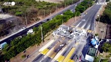 Colombia, distrutto un casello autostradale al confine con il Venezuela