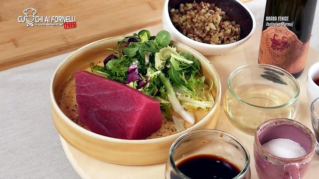 TAGLIATA DI TONNO ROSSO IN CROSTA DI NOCCIOLE CON SALSA AGRODOLCE – RISTORANTE L’ARABA FENICE | TAGLIATA DI TONNO ROSSO IN CROSTA DI NOCCIOLE CON SALSA AGRODOLCE – RISTORANTE L’ARABA FENICE