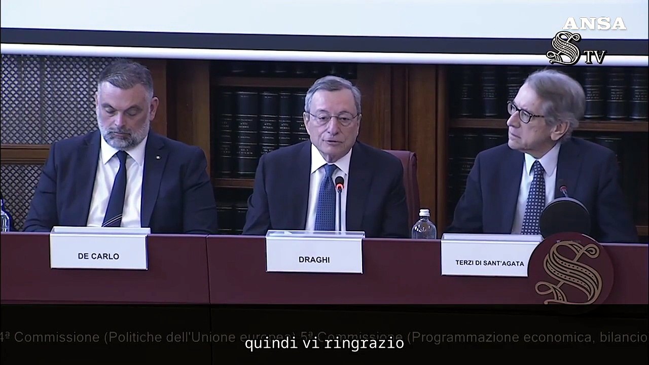 Draghi ai parlamentari: "Vedo che guardate gli orologi, quindi vi ringrazio per l'attenzione"