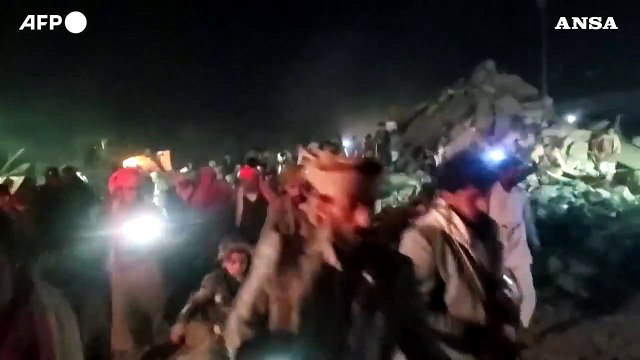 Yemen, i soccorsi dopo gli attacchi Usa contro gli Houthi ieri sera a Saada