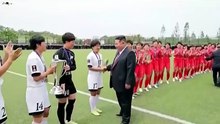 L’équipe féminine de Naegohyang félicitée par Kim Jong Un, un moment surréaliste