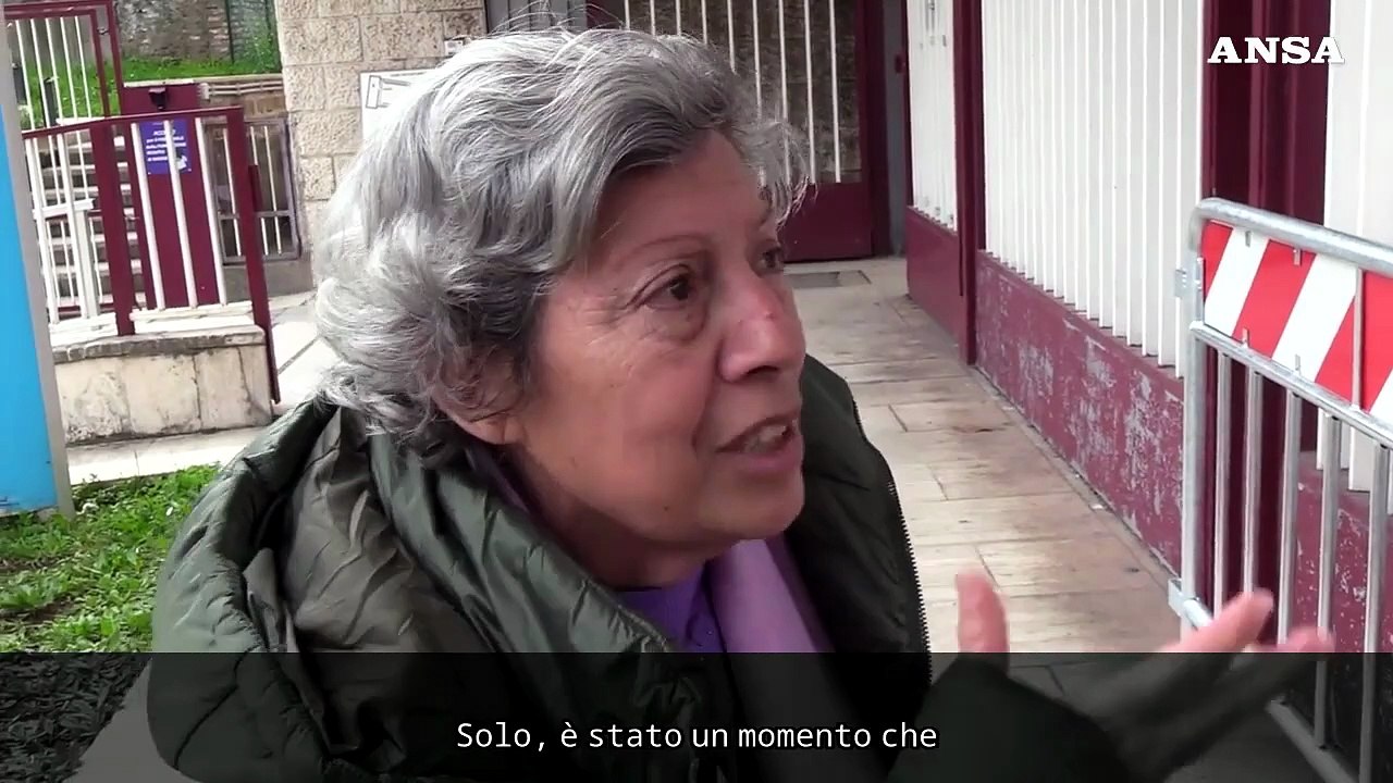 La signora con i fiori gialli salutata dal Papa: "Torna presto tra noi"