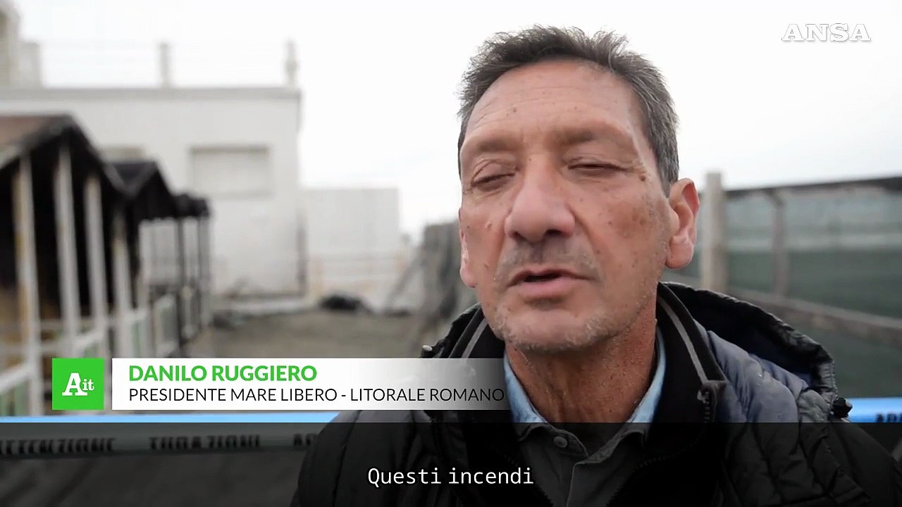 Ostia, Mare libero: "Incendi agli stabilimenti...