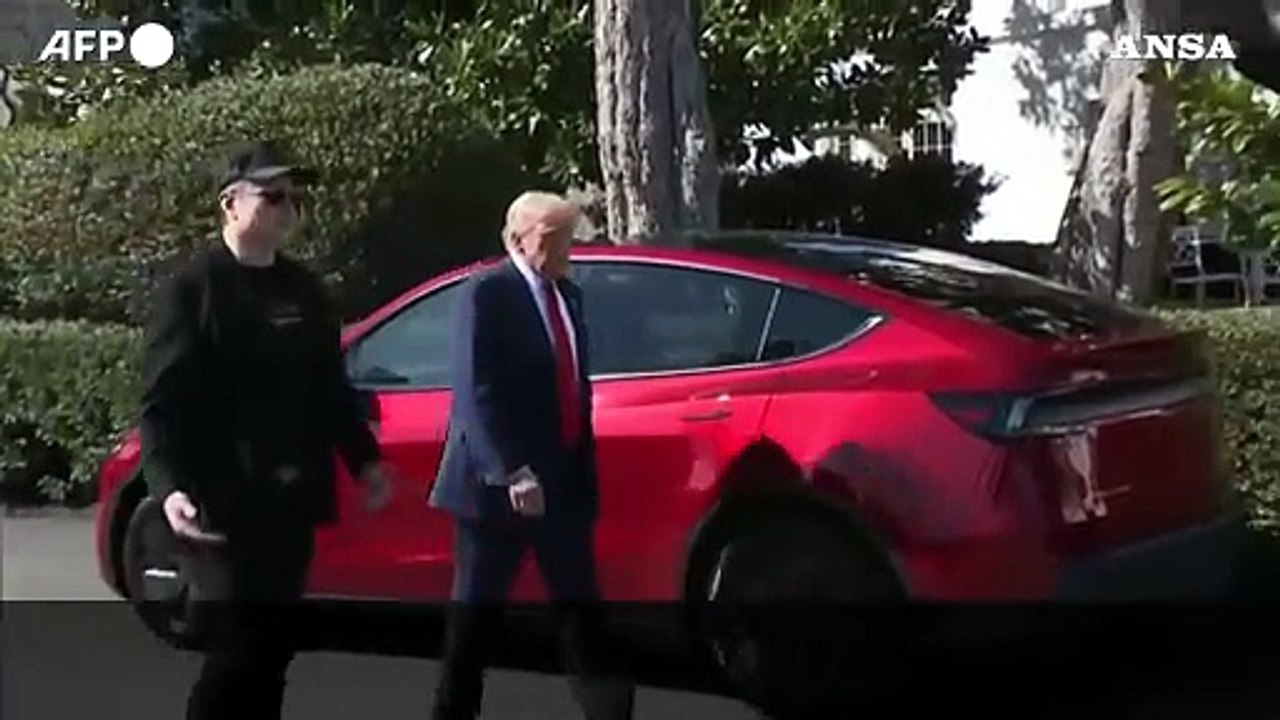 Show di Trump fra le Tesla di Musk alla Casa Bianca